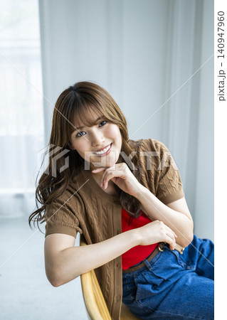 若い女性のポートレート 140947960