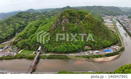 広島県三原市の晴天の小早川隆景「高山城」曲輪と空撮 広島県三原市の晴天の小早川隆景「高山城」曲輪と空撮 140947991