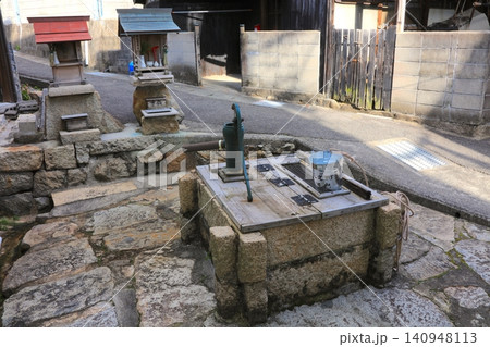 瀬戸内・牛窓、唐琴通りにある「上之町井戸」とレトロな町並み 140948113
