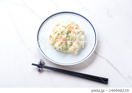 ポテトサラダ - 美味しくて栄養たっぷり、定番のお惣菜といえば、ポテトサラダ ポテトサラダ - 美味しくて栄養たっぷり、定番のお惣菜といえば、ポテトサラダ 140948229