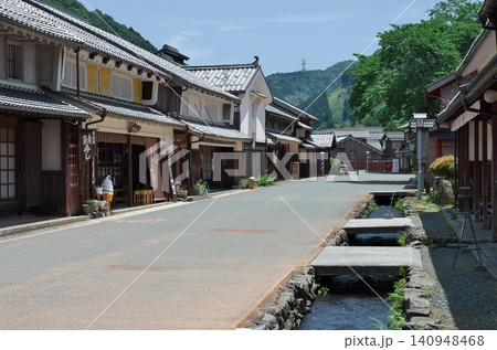 福井県若狭町:熊川宿/中ノ町の町並み(熊川陣屋跡前) 福井県若狭町:熊川宿/中ノ町の町並み(熊川陣屋跡前) 140948468