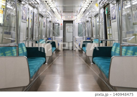 【Osaka Metro】80系の車内(今里筋線:井高野駅) 【Osaka Metro】80系の車内(今里筋線:井高野駅) 140948475