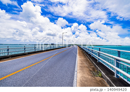 宮古島　伊良部大橋から望む絶景 140949420