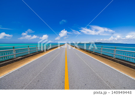 宮古島 伊良部大橋から望む絶景 宮古島 伊良部大橋から望む絶景 140949448