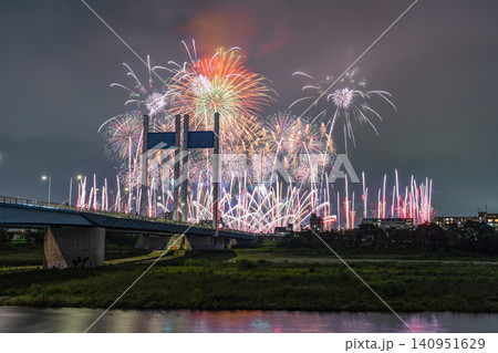 是政橋からのぞむ東京競馬場花火2026 是政橋からのぞむ東京競馬場花火2026 140951629