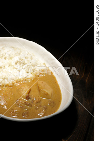 押し麦ご飯とマッサマンカレーを単品撮影 押し麦ご飯とマッサマンカレーを単品撮影 140951695