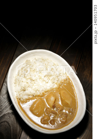 押し麦ご飯とマッサマンカレーを単品撮影 押し麦ご飯とマッサマンカレーを単品撮影 140951703