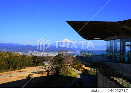 日本平夢テラスから望む富士山と清水市街 1月静岡89富士山と清水市街・日本平夢テラス展望 日本平夢テラスから望む富士山と清水市街 1月静岡89富士山と清水市街・日本平夢テラス展望 140952717
