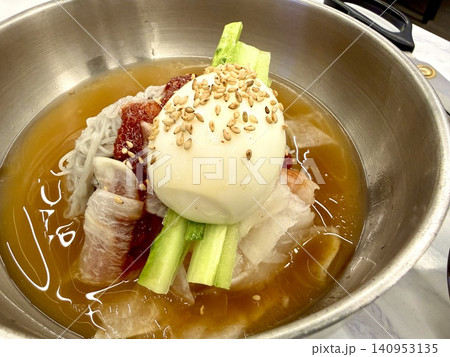カムジャタン鍋と冷麺セット|韓国名物ピリ辛鍋と餃子の豪華ディナー カムジャタン鍋と冷麺セット|韓国名物ピリ辛鍋と餃子の豪華ディナー 140953135