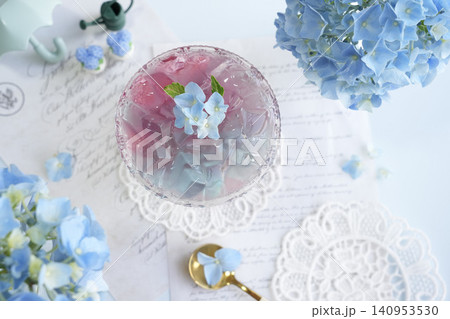 カラフルな紫陽花のゼリー カラフルな紫陽花のゼリー 140953530