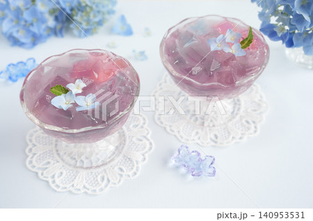 カラフルな紫陽花のゼリー カラフルな紫陽花のゼリー 140953531