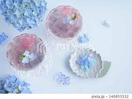 カラフルな紫陽花のゼリー カラフルな紫陽花のゼリー 140953532