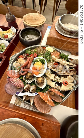 豪華海鮮盛り韓国定食｜アワビ・カニ・ホタテの贅沢グルメテーブル 140953570