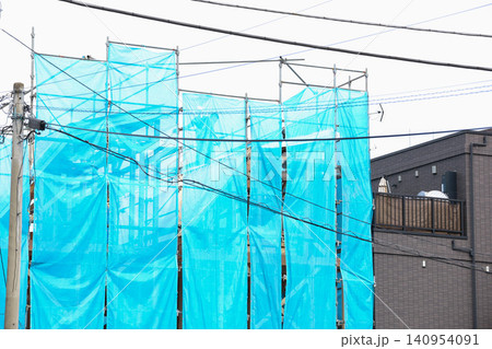 【建築】新築住宅の建設の様子 【建築】新築住宅の建設の様子 140954091