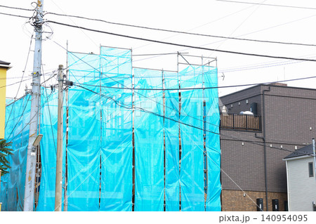 【建築】新築住宅の建設の様子 【建築】新築住宅の建設の様子 140954095
