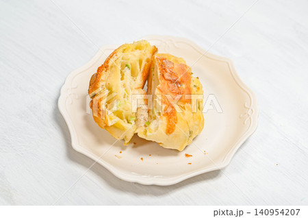 美味しそうな枝豆チーズパン 美味しそうな枝豆チーズパン 140954207