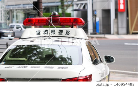 取り締まりをする宮城県警のパトカー 取り締まりをする宮城県警のパトカー 140954498