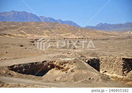イラン 北東部 シルクロードのオアシス都市 地下水路 カナート イラン 北東部 シルクロードのオアシス都市 地下水路 カナート 140955162