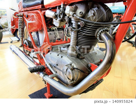 『デスモドロミック機構』を採用したシングル『ドカ』…【DUCATI 350 Mark3 Desmo】 140955824