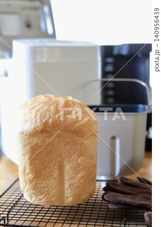 1斤ホームベーカリーで焼いたほんのり甘い豆乳食パン 1斤ホームベーカリーで焼いたほんのり甘い豆乳食パン 140956439