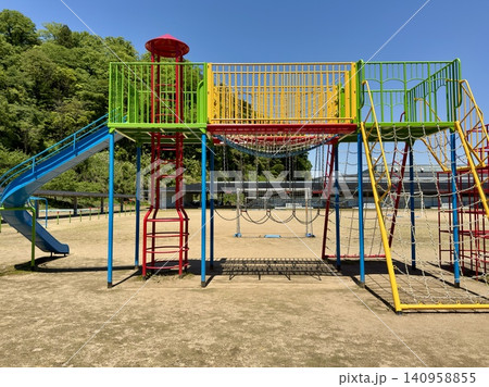 公園のカラフルな遊具学びの里「めいりん」の複合遊具 公園のカラフルな遊具学びの里「めいりん」の複合遊具 140958855