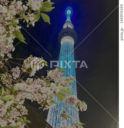 夜桜と東京スカイツリーのライトアップ 夜桜と東京スカイツリーのライトアップ 140959169