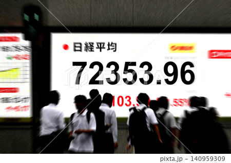 日本の東京都市景観初7万2000円台・株価/終値7万2353円96銭。TOPIX終値も最高値を更新 140959309