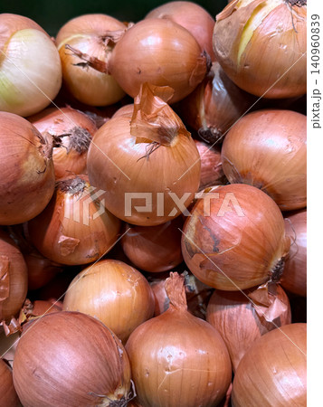 Close up of bin of fresh white onions 4k Close up of bin of fresh white onions 4k 140960839