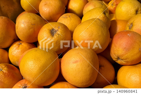 Close-up view of oranges piled together in market setting Close-up view of oranges piled together in market setting 140960841