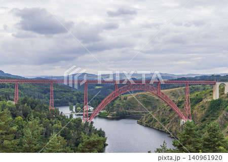 Garabit Viaduct spanning Truyere river in Cantal, France Garabit Viaduct spanning Truyere river in Cantal, France 140961920