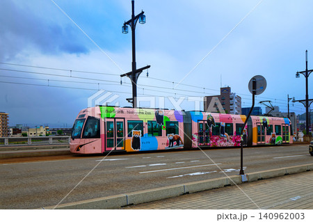 幸橋を通過中の福鉄電車 軌道線 福井鉄道 幸橋を通過中の福鉄電車 軌道線 福井鉄道 140962003