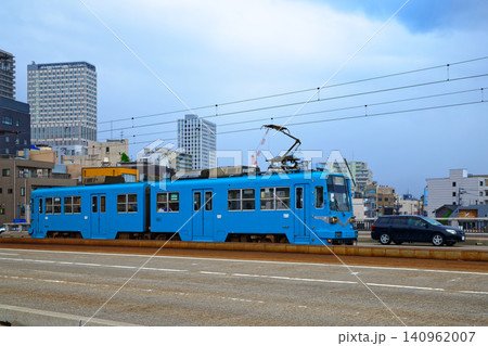 幸橋を通過中の福鉄電車　軌道線　福井鉄道　880形電車 140962007