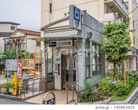 都営三田線「白山駅」A3エレベーター出入口の駅名表示 140963024