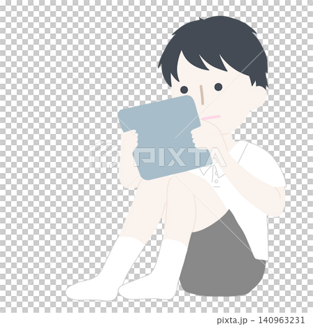 両手でタブレットを持ち、画面をじっと見つめる男の子のイラスト 全身 両手でタブレットを持ち、画面をじっと見つめる男の子のイラスト 全身 140963231