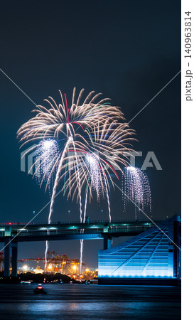 東京お台場の夜空を鮮やかに彩るSTAR ISLAND 2026の打ち上げ花火 東京お台場の夜空を鮮やかに彩るSTAR ISLAND 2026の打ち上げ花火 140963814