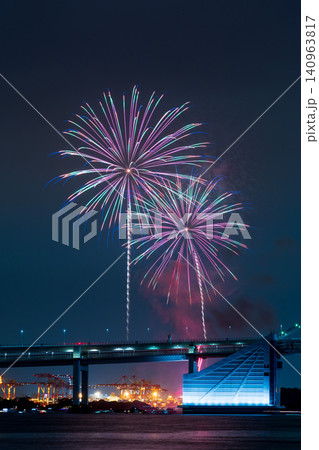 東京お台場の夜空を鮮やかに彩るSTAR ISLAND 2026の打ち上げ花火 東京お台場の夜空を鮮やかに彩るSTAR ISLAND 2026の打ち上げ花火 140963817