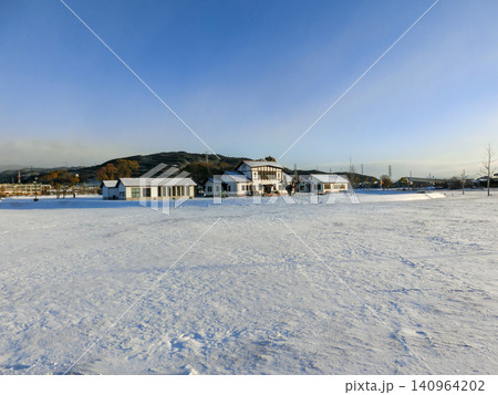 高槻市　安満遺跡公園の雪景色 140964202