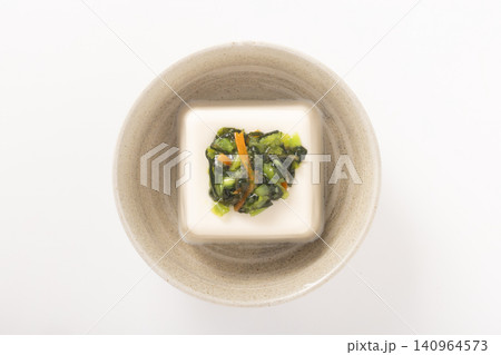 冷や奴(茎わさび 野沢菜こんぶ) 冷や奴(茎わさび 野沢菜こんぶ) 140964573