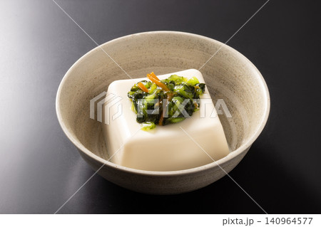 冷や奴(茎わさび 野沢菜こんぶ) 冷や奴(茎わさび 野沢菜こんぶ) 140964577