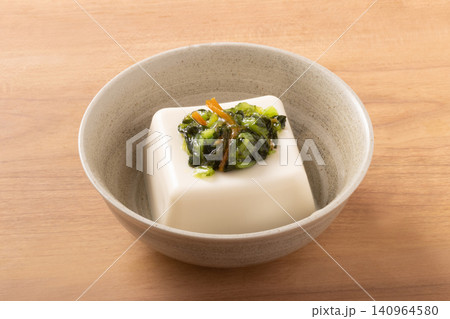 冷や奴(茎わさび 野沢菜こんぶ) 冷や奴(茎わさび 野沢菜こんぶ) 140964580