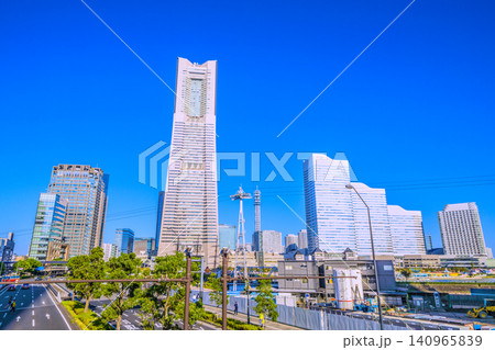 日本の横浜都市景観桜木町駅前。ザ・タワー横浜北仲の目の前で超高層複合ビル建設へ=令和6年11月3日 日本の横浜都市景観桜木町駅前。ザ・タワー横浜北仲の目の前で超高層複合ビル建設へ=令和6年11月3日 140965839