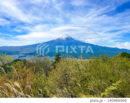 三ツ峠山登山道から望む富士山 三ツ峠山登山道から望む富士山 140966906