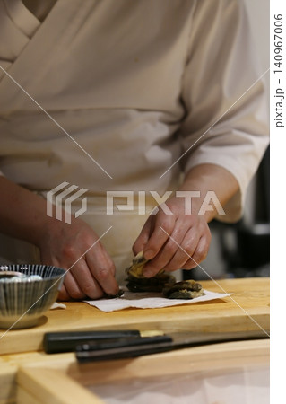 Chef Preparing Oysters in Kitchen Chef Preparing Oysters in Kitchen 140967006