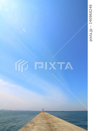 青空へと続く海の道 青空へと続く海の道 140968246