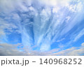 青空にかかる薄雲 140968252