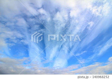 青空にかかる薄雲 青空にかかる薄雲 140968252