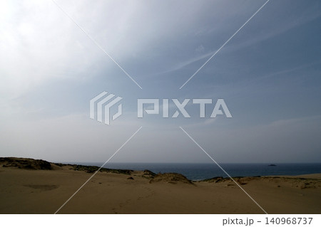 鳥取　四季の散歩　夏　鳥取砂丘　 140968737