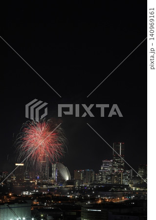 新子安から見た横浜開港祭花火 (神奈川・横浜) 新子安から見た横浜開港祭花火 (神奈川・横浜) 140969161