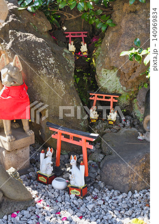 穴守稲荷神社 神秘的な境内(東京都大田区羽田) 穴守稲荷神社 神秘的な境内(東京都大田区羽田) 140969834