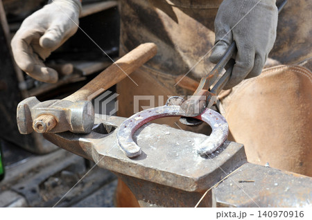 farrier farrier 140970916